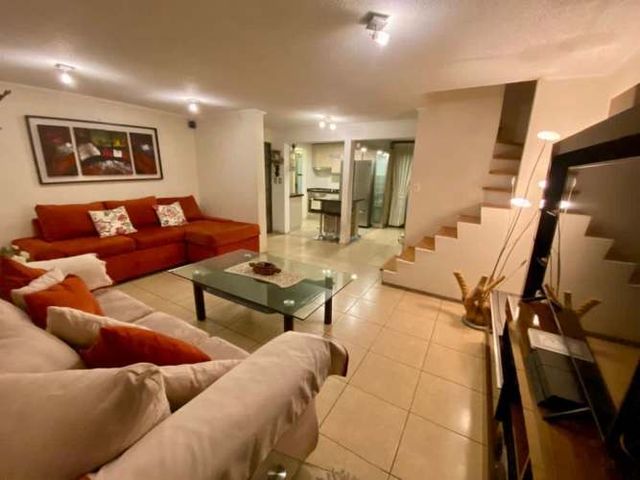 HERMOSA CASA CAMINO EL BOSQUE MAIPÚ