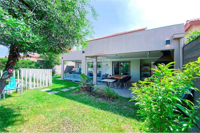 Oportunidad! gran casa en el remanso de chicureo