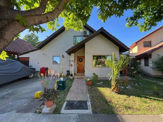 Casa en venta c/ estacionamiento en Quilamapu