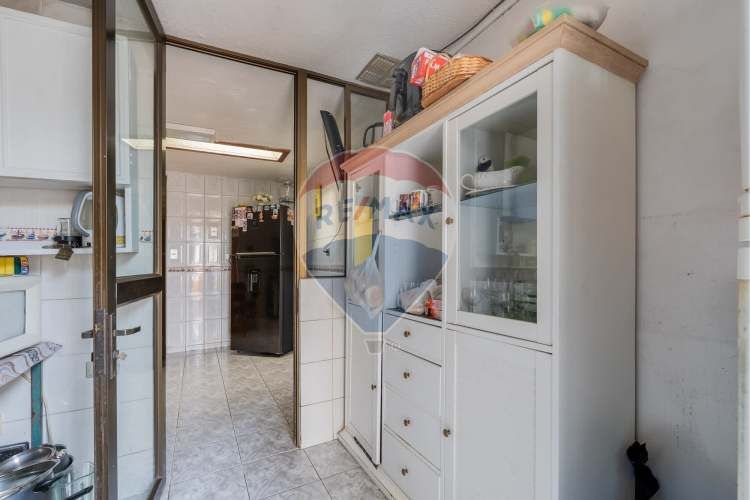 Espectacular y amplia casa en la cisterna 4d + 2b