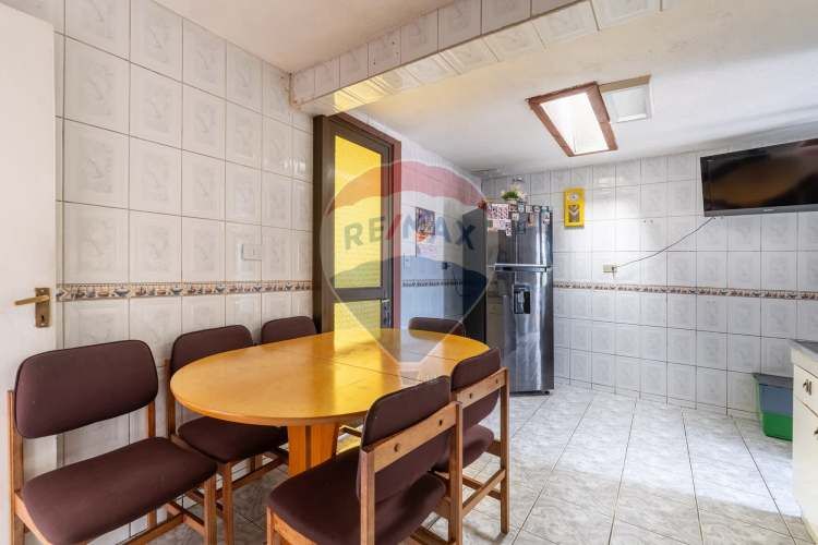 Espectacular y amplia casa en la cisterna 4d + 2b