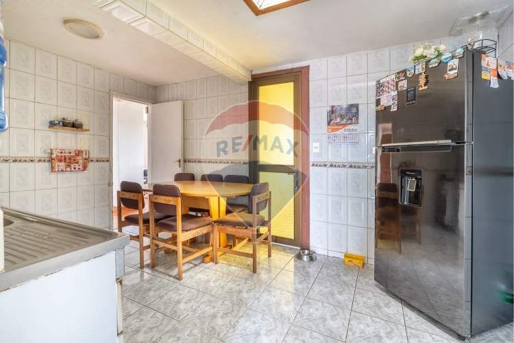 Espectacular y amplia casa en la cisterna 4d + 2b