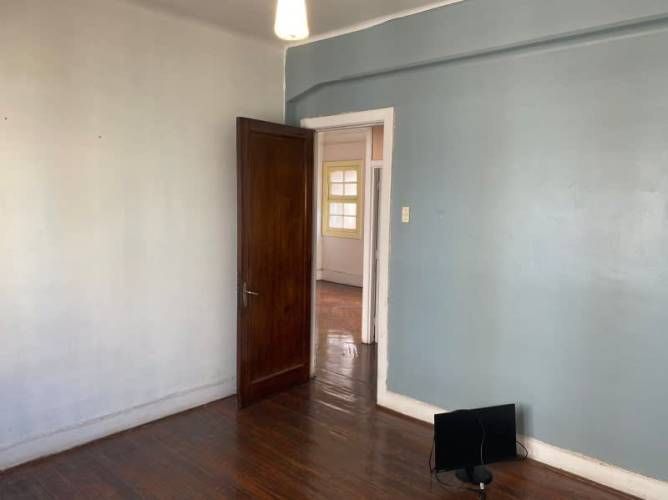 SE VENDE AMPLIO DEPARTAMENTO EN BARRIO UNIVERSITARIO