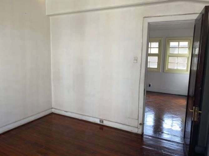 SE VENDE AMPLIO DEPARTAMENTO EN BARRIO UNIVERSITARIO