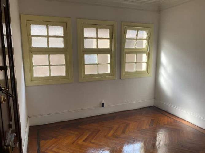 SE VENDE AMPLIO DEPARTAMENTO EN BARRIO UNIVERSITARIO