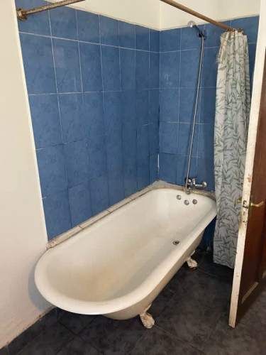 SE VENDE AMPLIO DEPARTAMENTO EN BARRIO UNIVERSITARIO