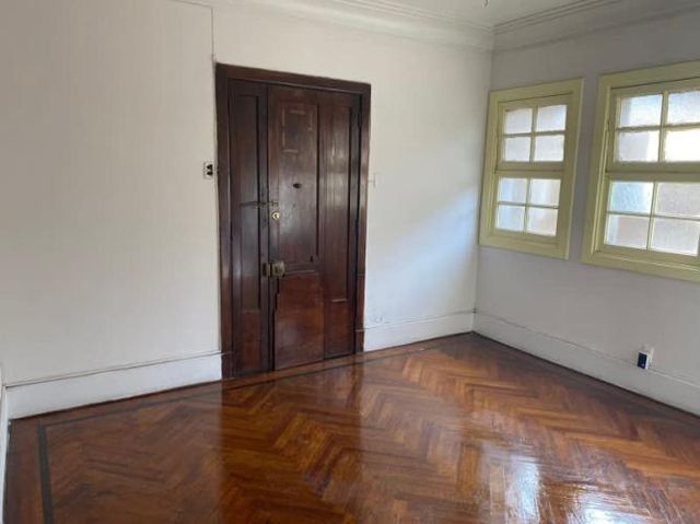 SE VENDE AMPLIO DEPARTAMENTO EN BARRIO UNIVERSITARIO