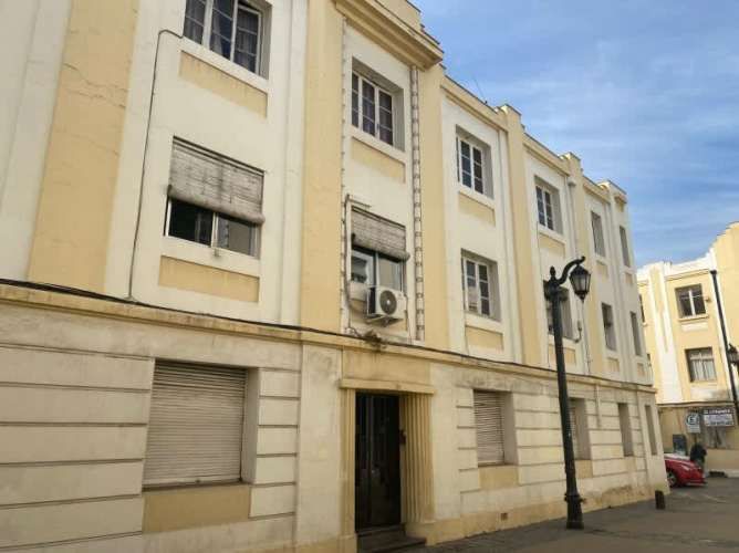 SE VENDE AMPLIO DEPARTAMENTO EN BARRIO UNIVERSITARIO