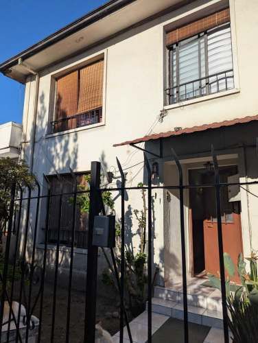 Amplia casa en condominio en Santiago Centro