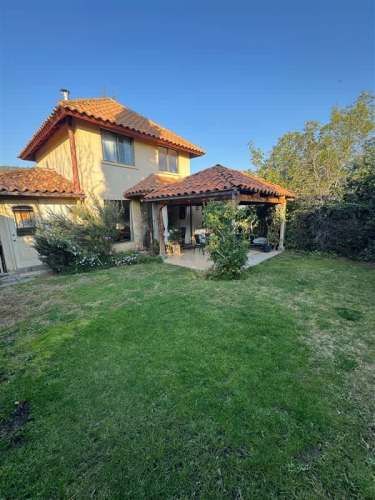 CASA AV. HACIENDA EL PEÑON CON EL PARRONAL CONDOMINIO LOS PORTONES UNO