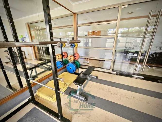 2D/1B/1E en Av. Cerro Paranal – Amoblado, Estacionamiento y Balcón