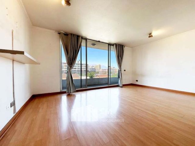 AMPLIO ESTUDIO EN PLENO BARRIO REPUBLICA.