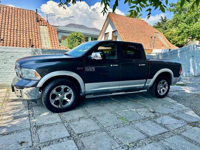 DODGE RAM 1500 LARAMIE HEMI 5.7 4X4  2016