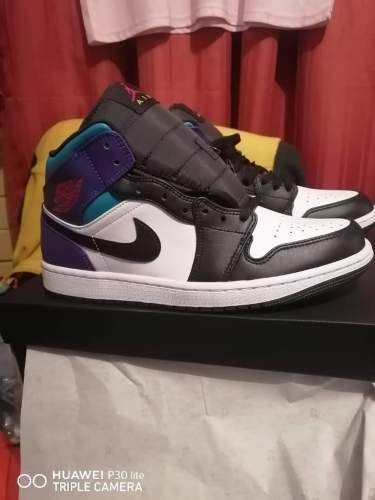 Jordan  mid AJ1