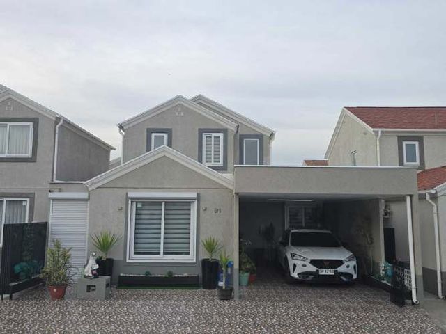 Casa Amplia con Jardín y Terraza (134941)