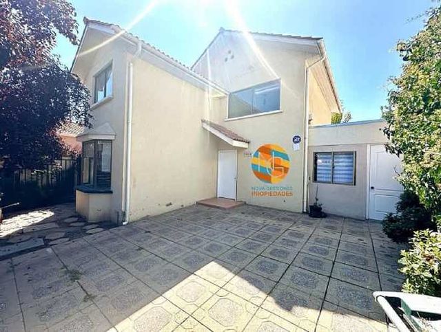 CASA DE 2 PISOS, ALTO MACUL. 4D+3B