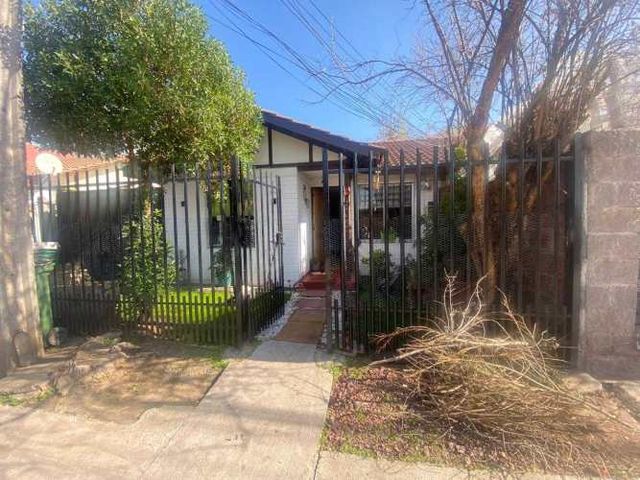 Casa Amplia y Moderna en Zona Tranquila (133817)