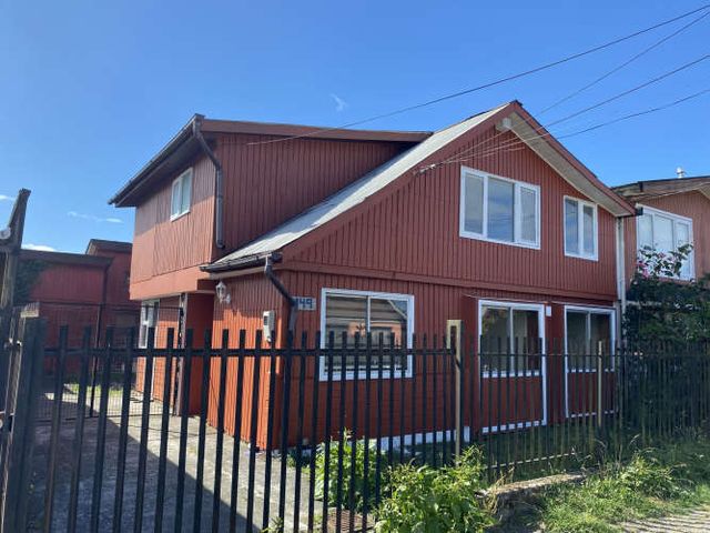 Amplia casa para uso comercial