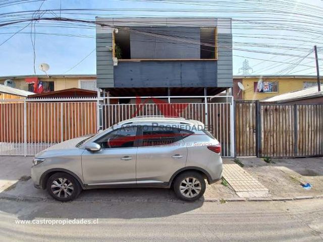 Casa de Dos Pisos Ampliada con 4 Dormitorios, 2 Baños, Puente Alto.