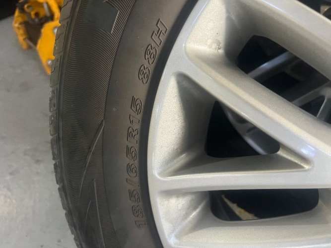 Vendo Juego de 4 Llantas y neumáticos Nexen 185-65-R15