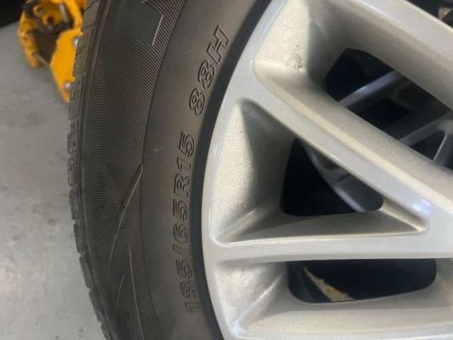 Vendo Juego de 4 Llantas y neumáticos Nexen 185-65-R15