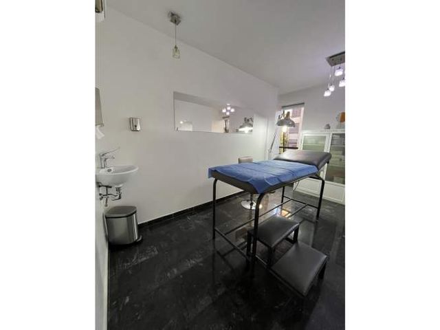 ARRIENDO OFICINA. / UF15  CON ESTAC. CENTR. MED ALCANTARA