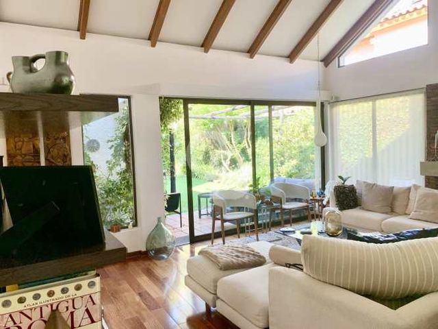 Calle cerrada cercana a colegio Newland