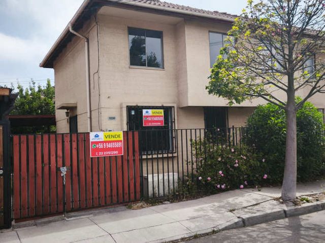 HERMOSA CASA FRENTE A PLAZA (3D-2B) - LA HIGUERA NORTE, MAIPÚ