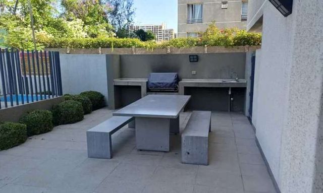 Luminoso y seguro depto en Ñuñoa (135077)