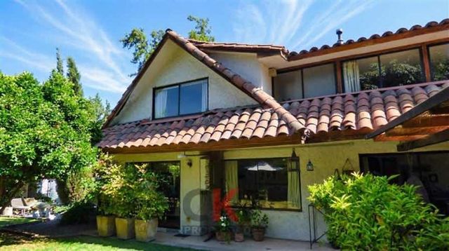 CASA Avenida La Dehesa / Bernardo Larrain Cotapos / Club de Golf La Dehesa