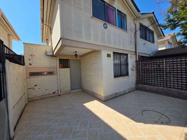 Encantadora casa de 2 pisos