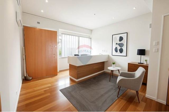 Amplia oficina de 110m2 en santiago