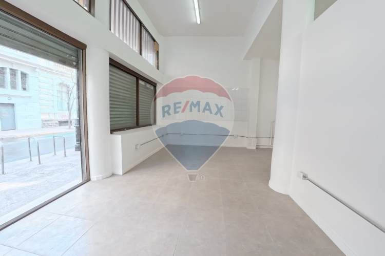 ¡amplio local comercial en centro de santiago!
