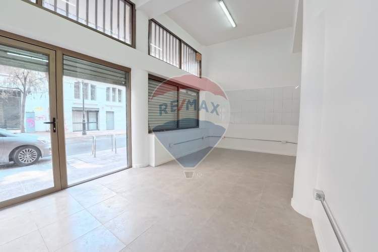 ¡amplio local comercial en centro de santiago!
