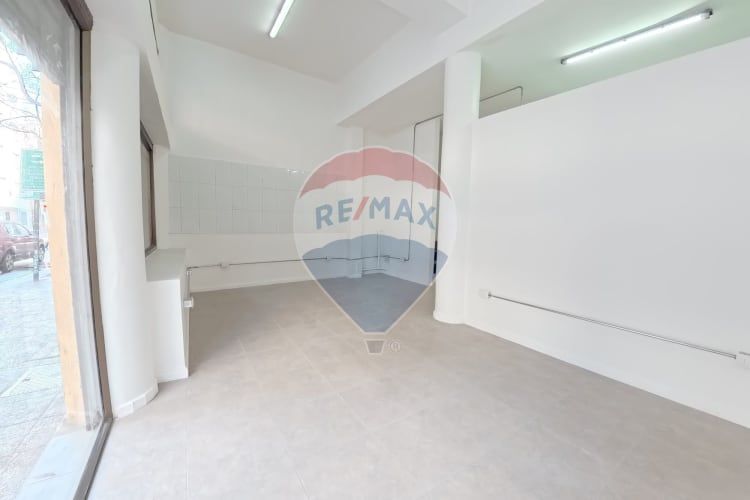 ¡amplio local comercial en centro de santiago!