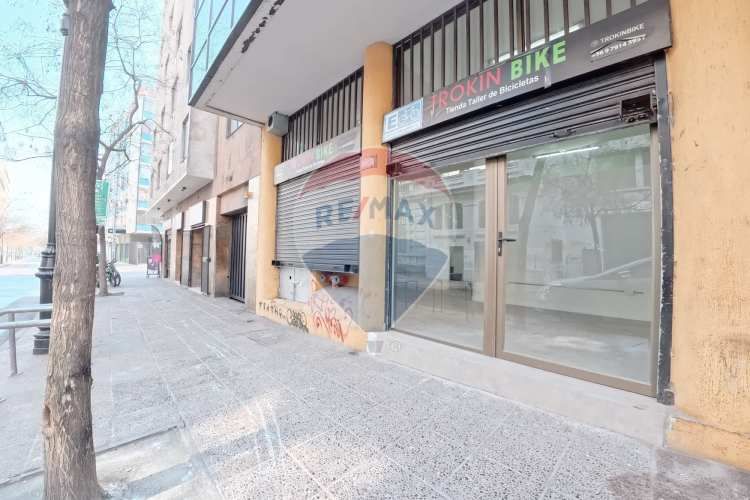¡amplio local comercial en centro de santiago!