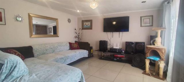 CASA Los Bosquinos / Escritor Jose Donoso / Rene Olivares Becerra