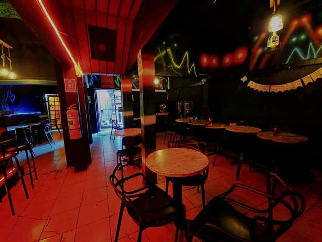 LOCAL COMERCIAL Entre Campo de Deporte y Carmen Covarrubias