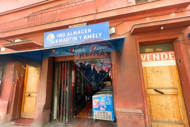 Dos casas c/ local comercial en santiago centro