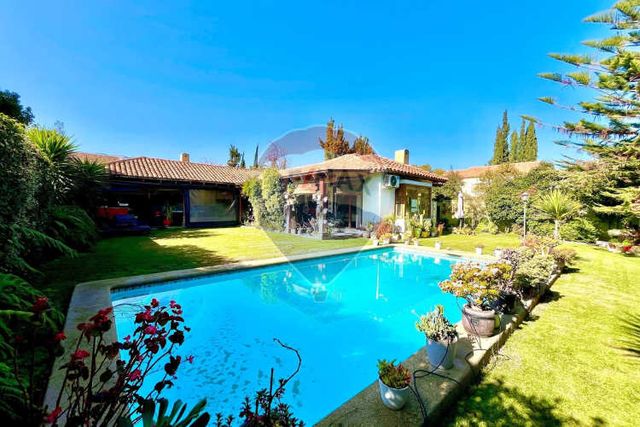 Casa estilo chileno en el exclusivo condominio