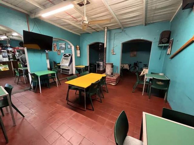 Fuente de Soda 140 m2 útiles, 2.100 m2 terreno