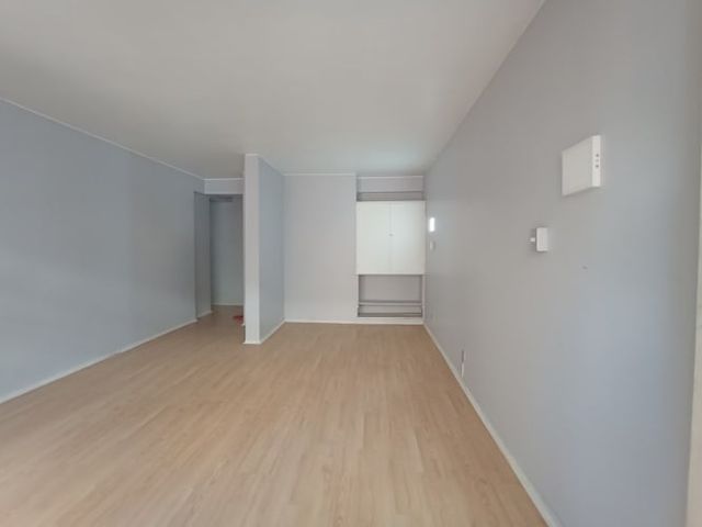 Metro Los Leones, Paseo Las Palmas 2212