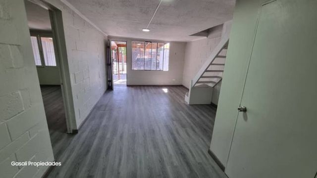 ¡CASA AMPLIADA Y REMODELADA EN AV NONATO COO!