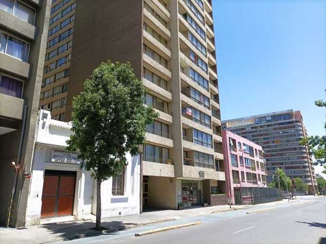 Luminoso con vista despejada. Metro Santa Ana (135312)