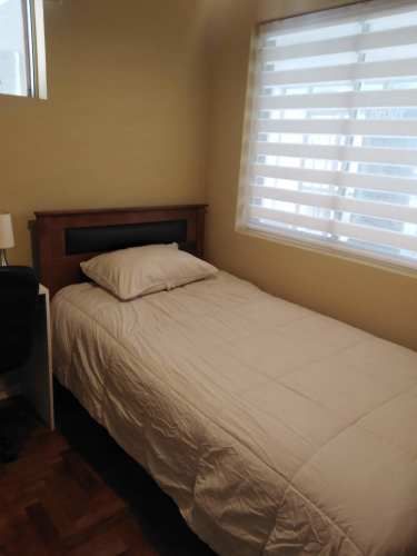 SE ARRIENDA PIEZA AMOBLADA