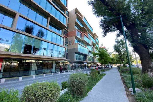 Arriendo oficina av.la dehesa, 61 m², 3 est, 2 bdg