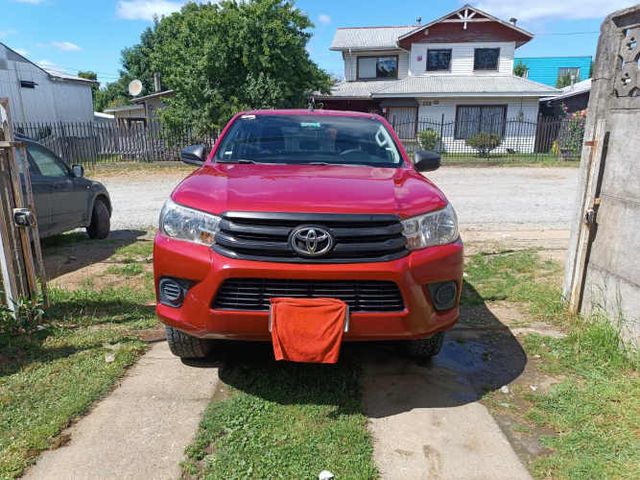 se vende toyota hilux 4*4 solo 76.000 k.