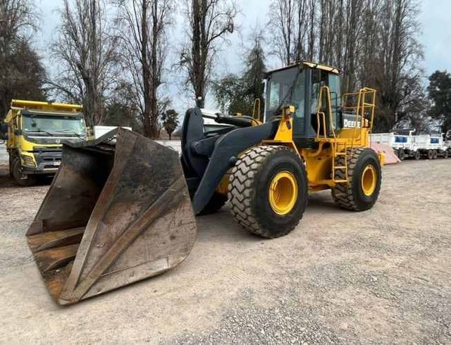 CARGADOR FRONTAL Marca JOHN DEERE Modelo 724 J Año 2009
