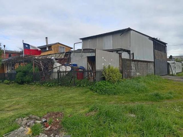 TERRENO CON  TALLER  MECANICO Y/O   GALPON