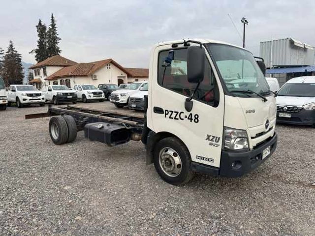 CAMION CHASIS Marca HINO Modelo XZU 817 Año 2021